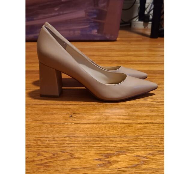 Leather Marc Fisher Limited Pale Pink Nude Pointed Toe Heel -Size 7 - Picture 2 of 8